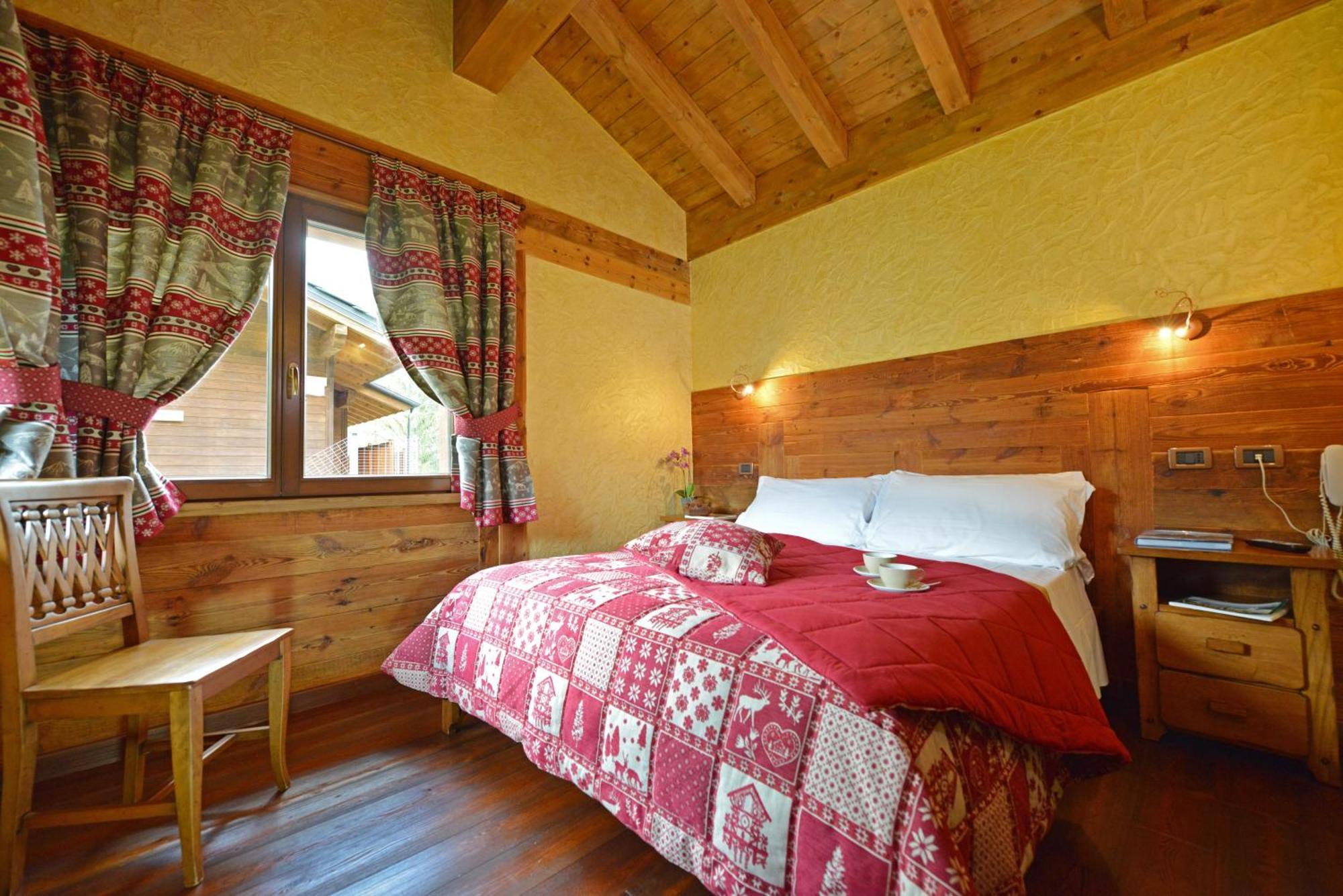 Hotel Le Petit Abri Champoluc Exterior photo
